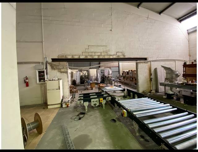 1,490M² WAREHOUSE FOR SALE IN KILLARNEY GARDENS